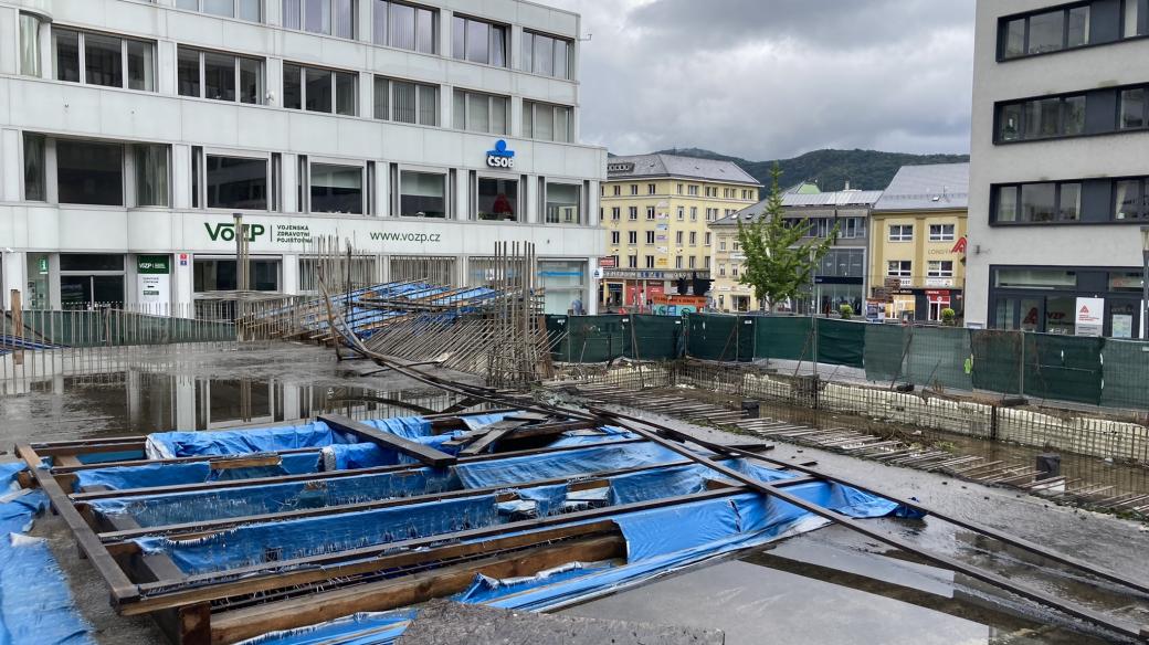 Rozestavěná parcela je na Mírovém náměstí v Ústí nad Labem už patnáctým rokem