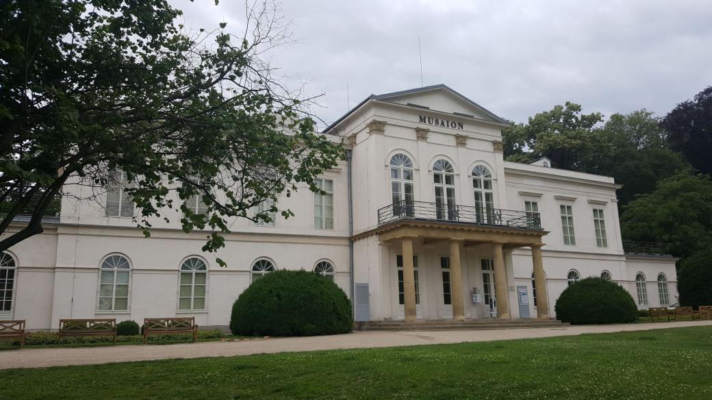 Národopisné muzeum sídlí v Letohrádku Kinských od roku 1901