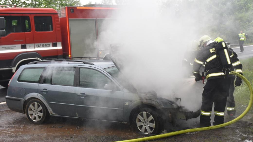 Auto začne hořet zpravidla kvůli technické závadě