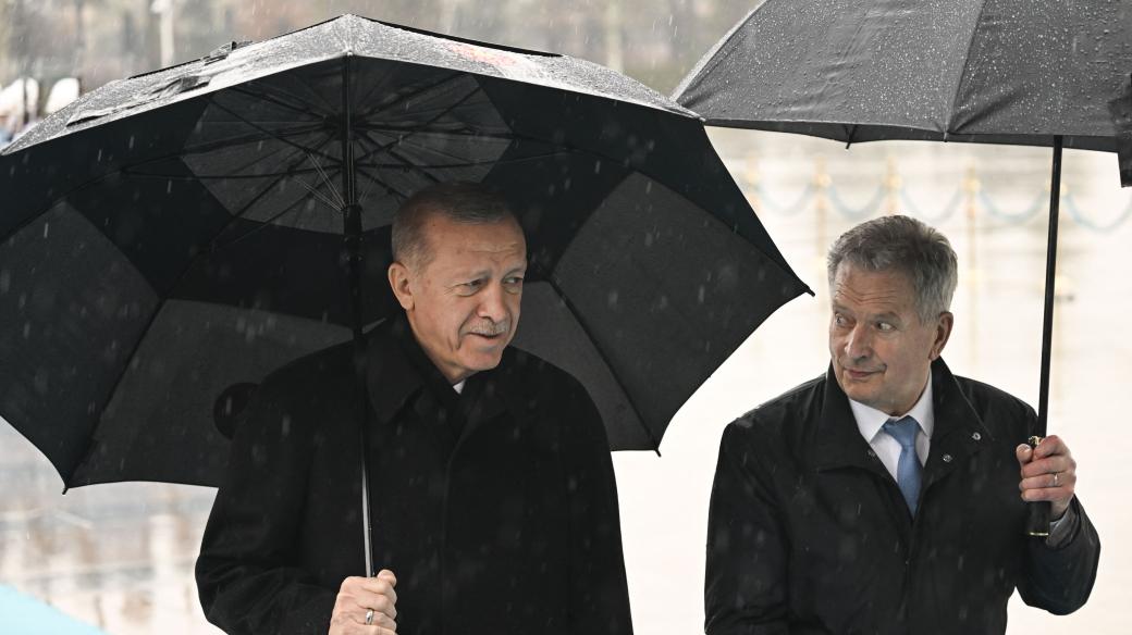 Finský prezident Sauli Niinistö a turecký prezident Recep Tayyip Erdogan v Ankaře