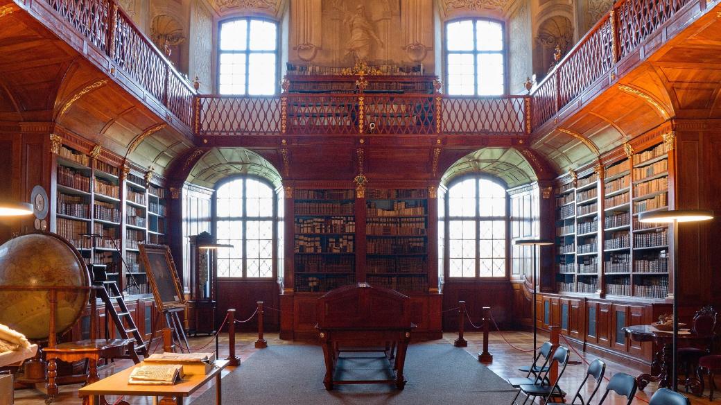 Historická klášterní knihovna