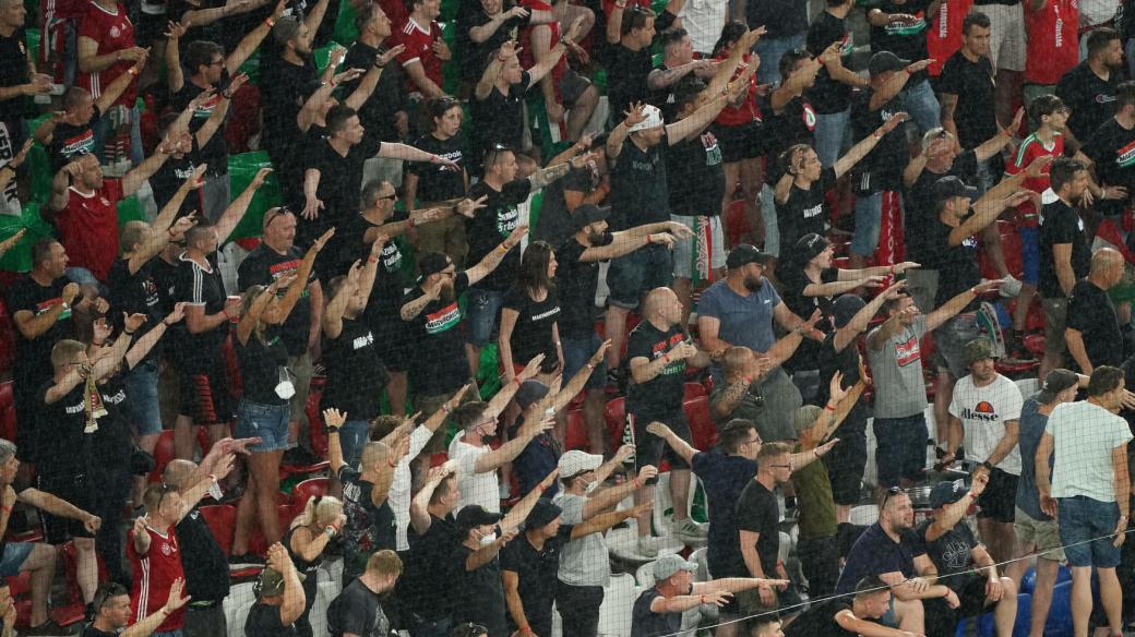 Maďarští fanoušci při zápase Maďarska s Německem v Mnichově