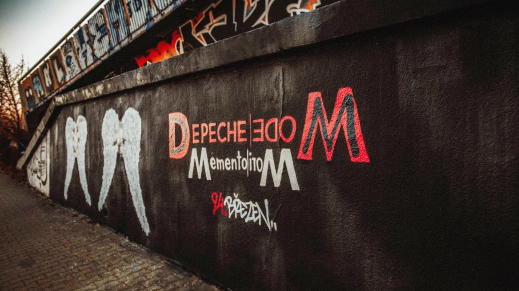 Murál s vizuálem obalu desky Depeche Mode