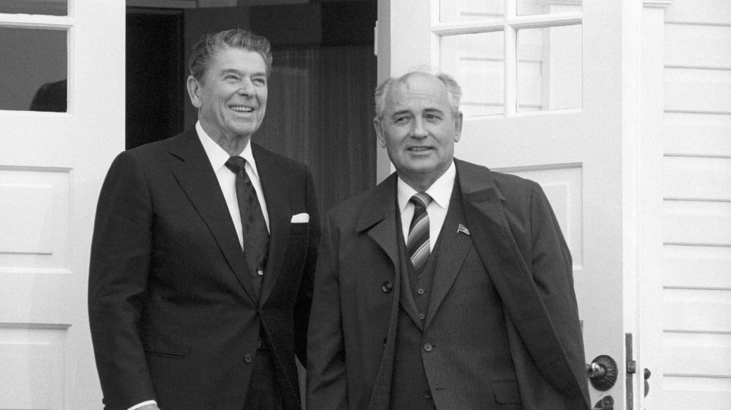 Ronald Reagan a Michail Gorbačov v roce 1986 (Встреча М.Горбачева и Р.Рейгана в Рейкьявике, 1986 год )