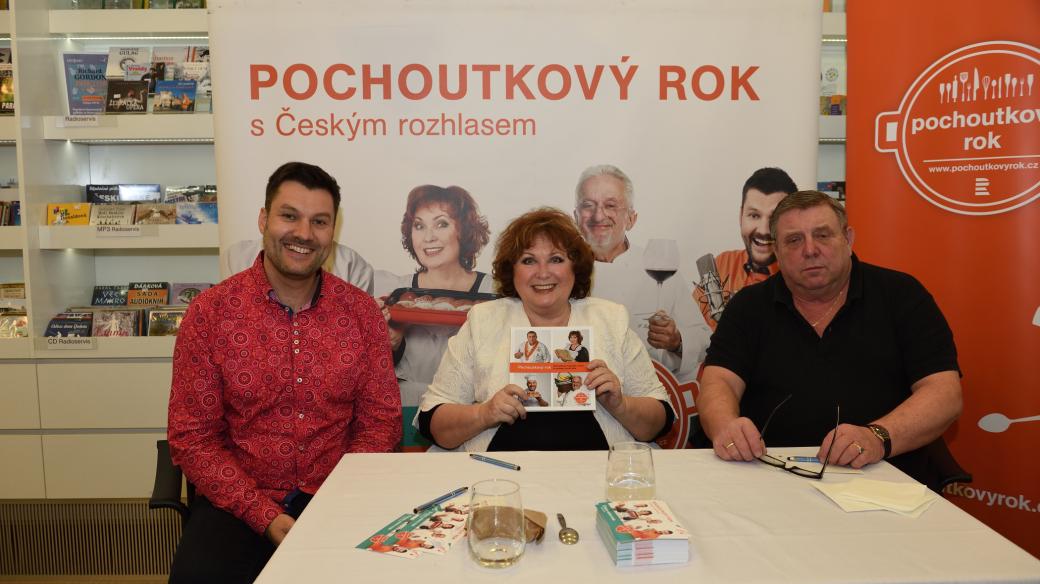 Patrik Rozehnal, Naďa Konvalinková a Jaroslav Sapík, autoři kuchařky