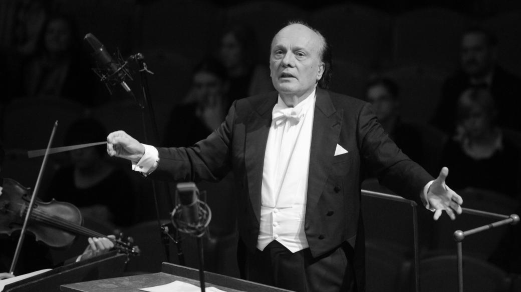 Ve věku 87 let zemřel světově proslulý dirigent Zdeněk Mácal