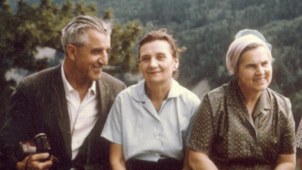 Vladimír Krajina, manželka Marie Krajinová, Božena Vlčková. Vancouver, Canada, 1965.