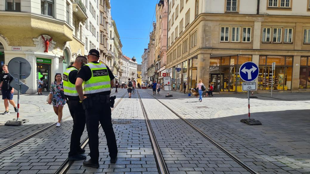 Brněnští strážníci na ulici Masarykova v centru města