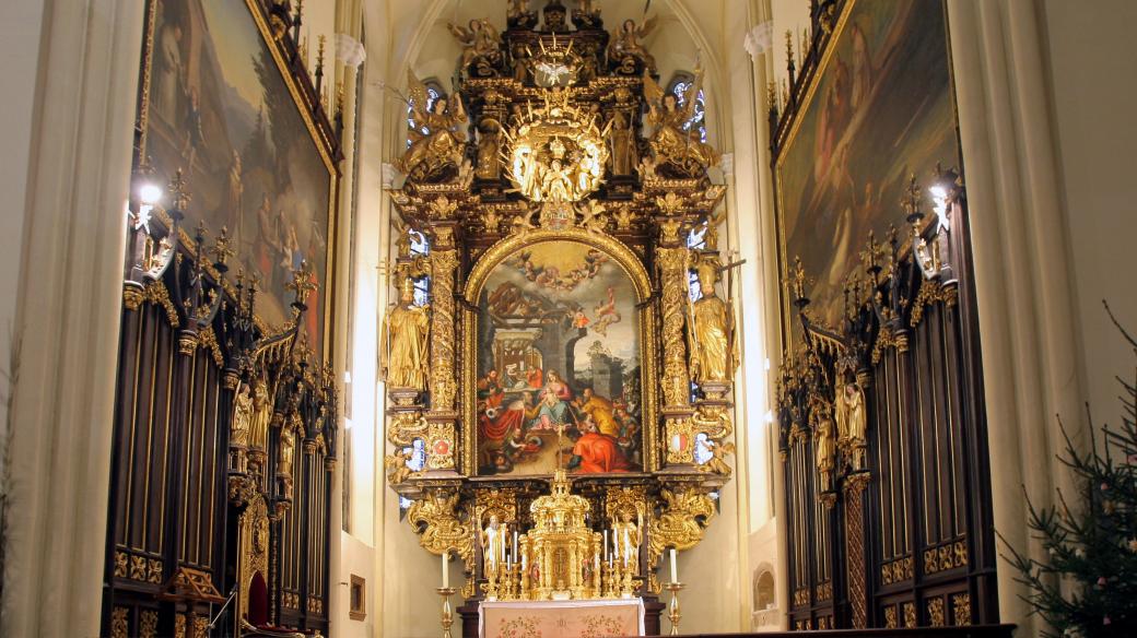 Klášterní kostel Nanebevzetí Panny Marie ve Vyšším Brodě. Hlavní obraz se mění podle liturgických svátků, na snímku období po Vánocích