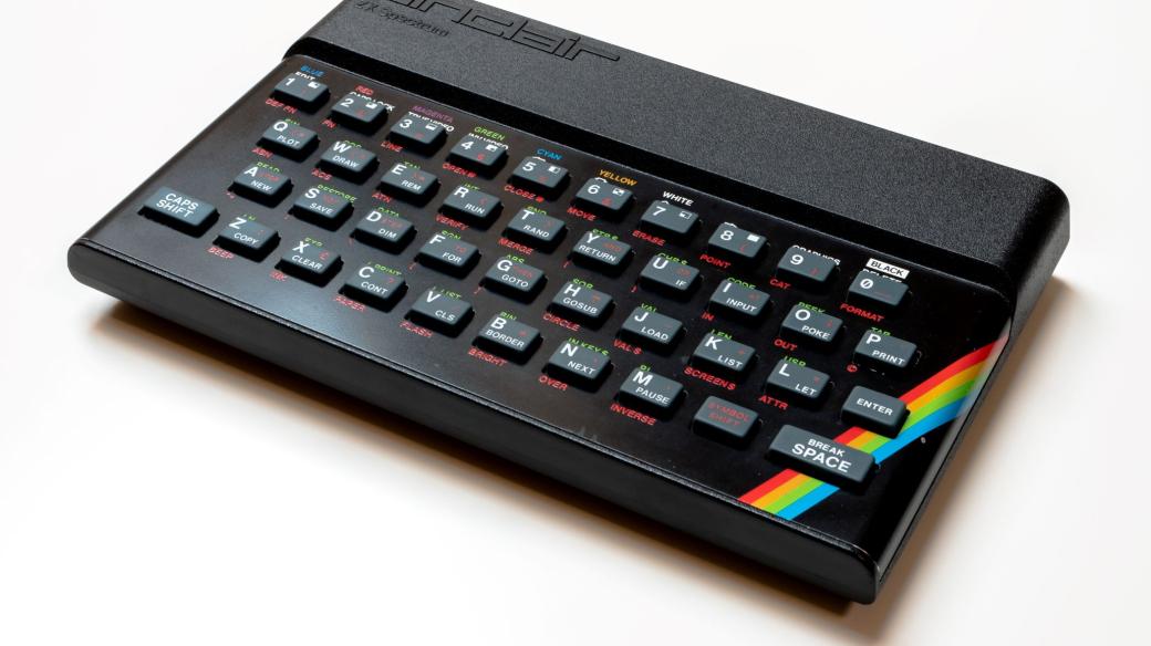 Starý domácí počítač Sinclair ZX Spectrum