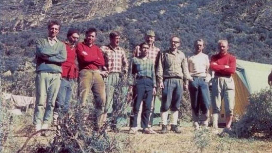 Nová česká cesta na Huandoy v Peru. Vylezli ji Marek Holeček a Radek Groh na počest tragické expedice z roku 1970 (historické foto)