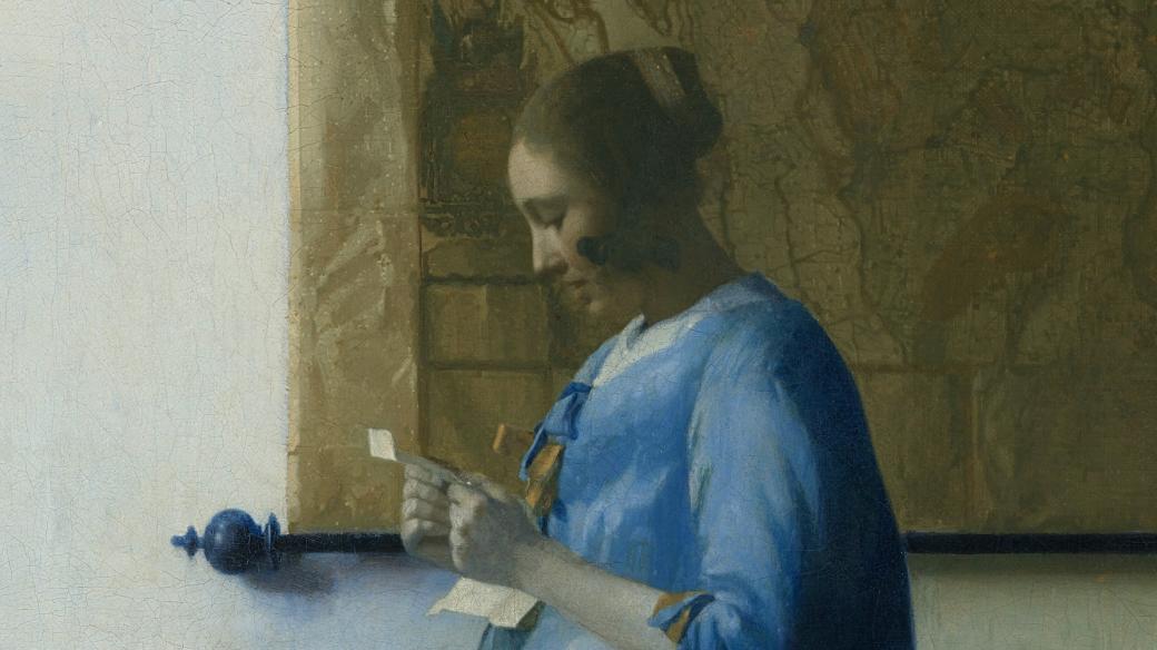 Žena čtoucí dopis