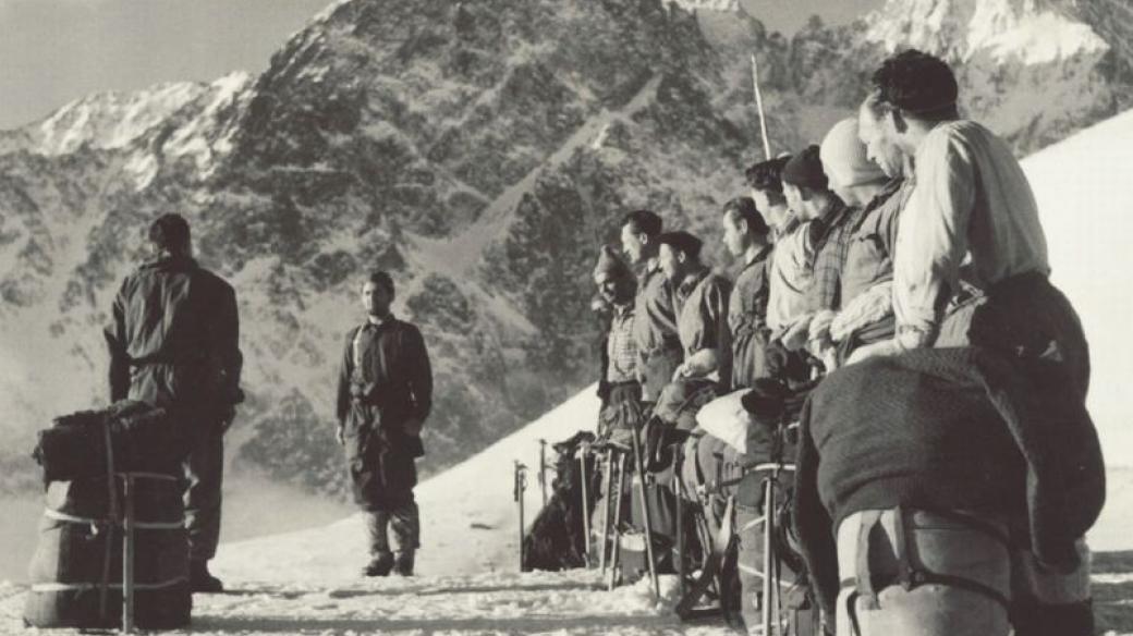 Československé reprezentační horolezecké družstvo ve Vysokých Tatrách v roce 1955