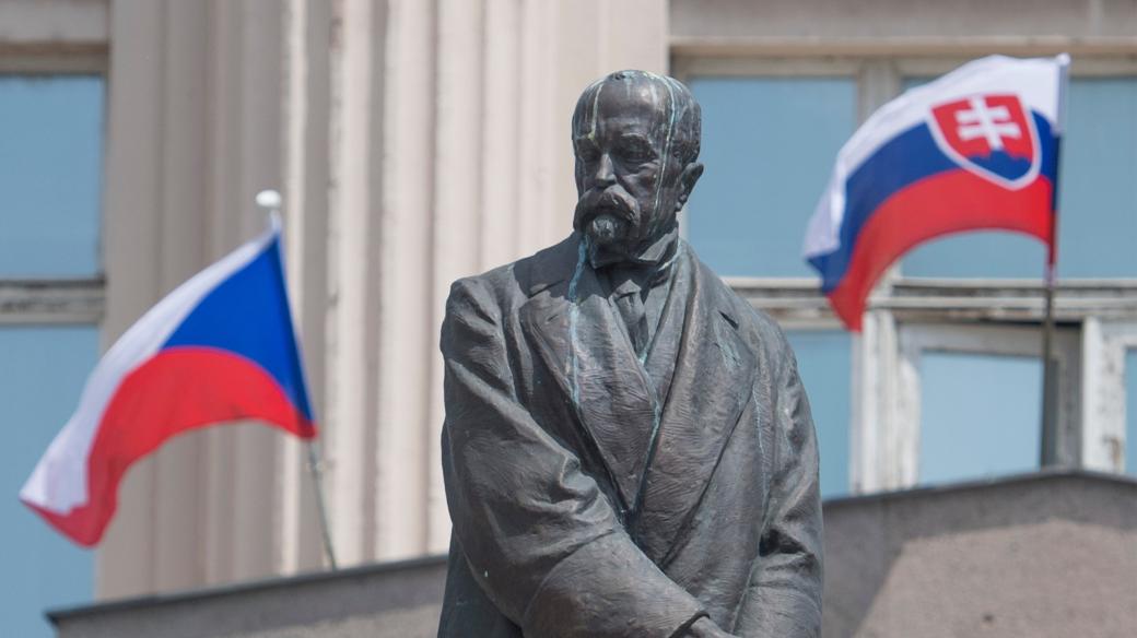 Socha Tomáše Garrigua Masaryka na stejnojmenném náměstí v Bratislavě