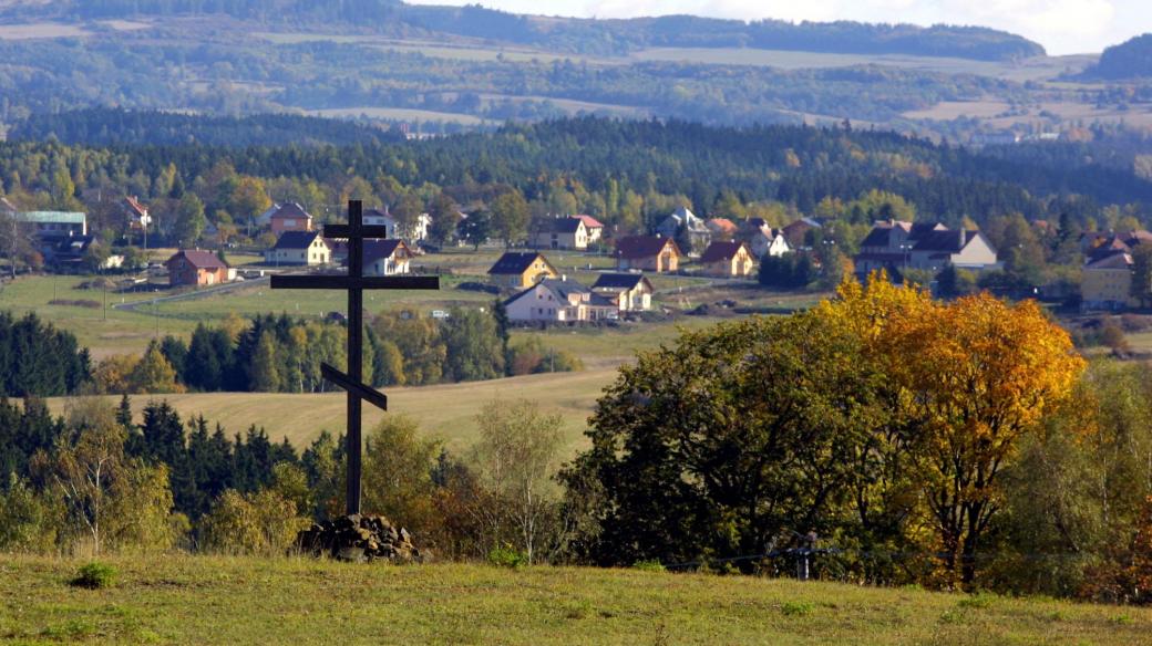 Obec Kolová, část Háje na snímku z roku 2003