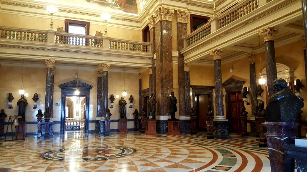 Panteon v Historické budově Národního muzea