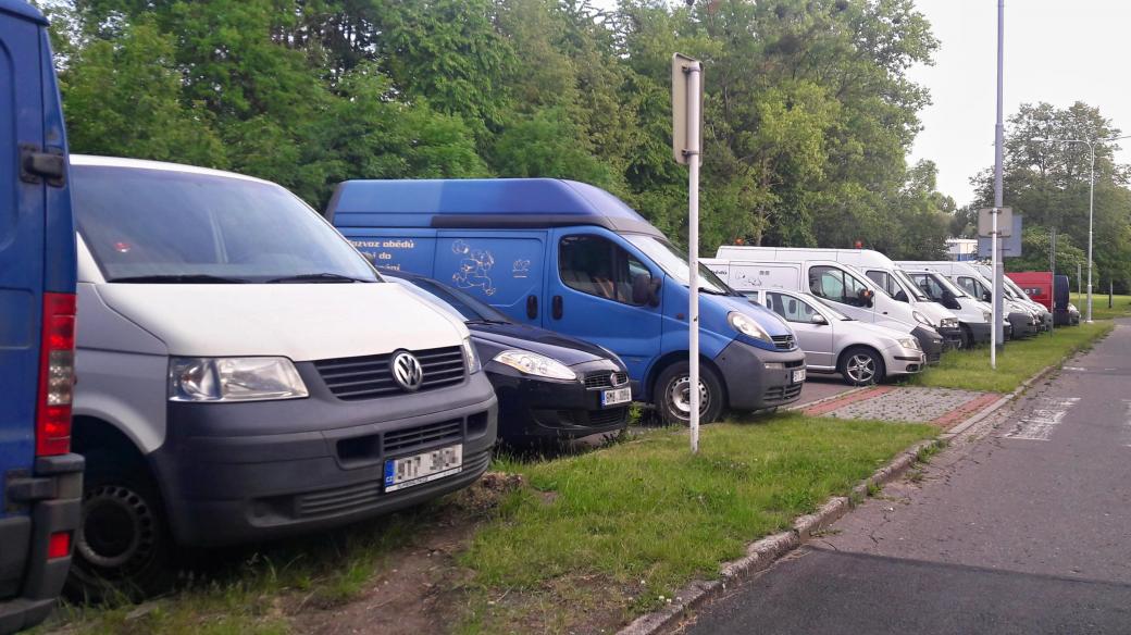 Parkování dodávek na vyhrazených místech funguje od jara v Ostravě-Porubě