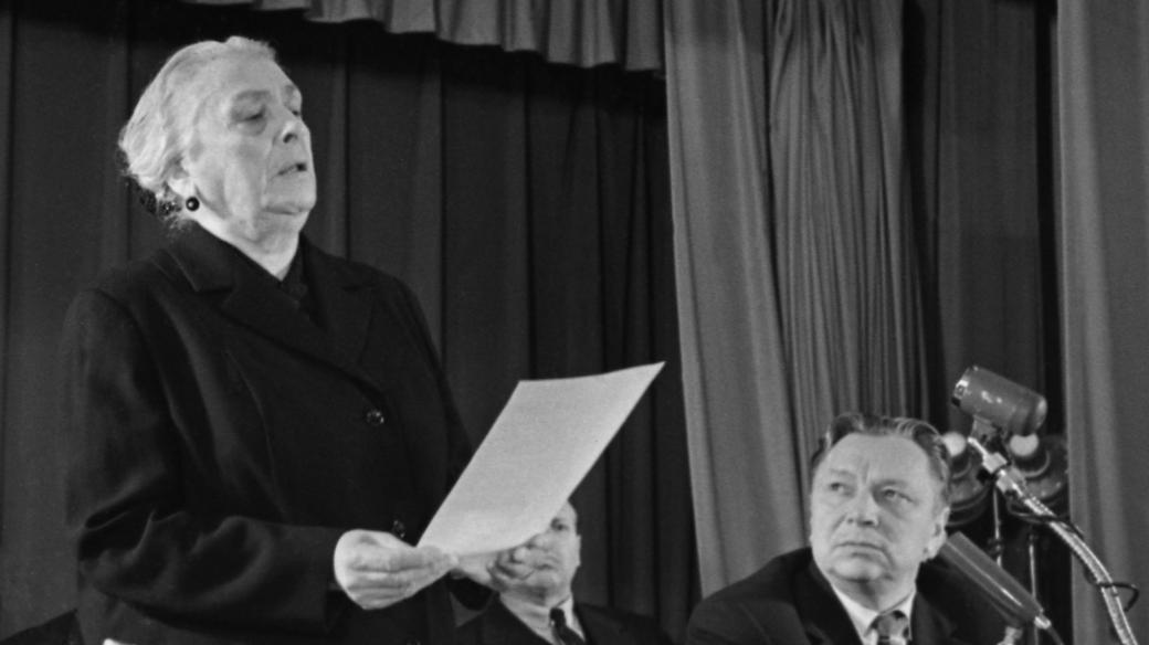 Španělská politička Dolores Ibárruri navštívila v roce 1965 Sovětský svaz