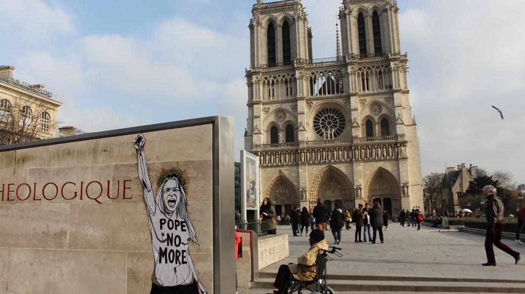 Mahn Kloix a jeho spolupráce s hnutím Femen v ulicích Paříže