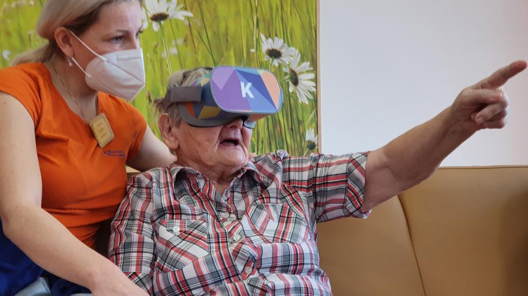 Virtuální realita pomáhá s terapií i v Alzheimer centru ve Zlíně