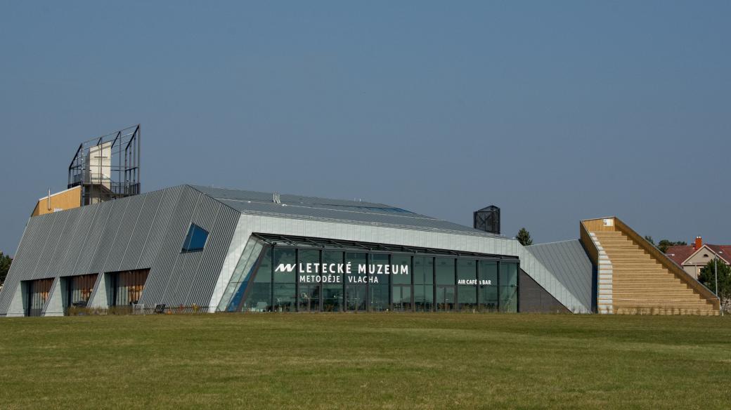 Budova muzea je inspirovaná tvarem neviditelného letadla F-117 Nighthawk