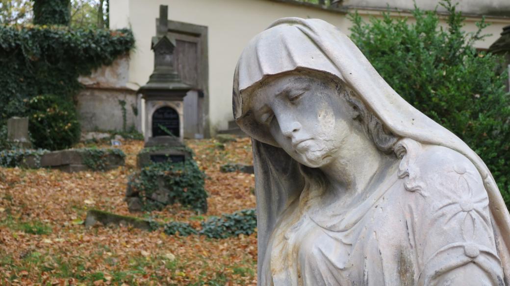 Socha u hrobu Anny Gromesové v Moravské Třebové
