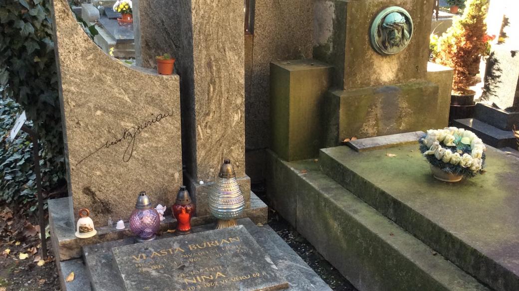 Vyšehradský hřbitov: Hrob Vlasty Buriana