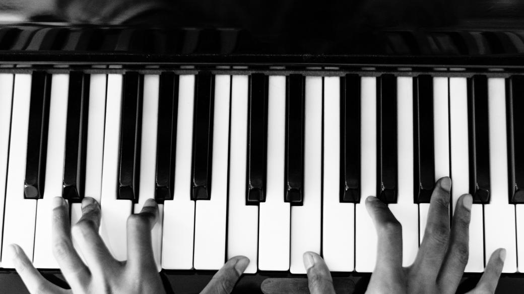 piáno - klavír - hra na klavír