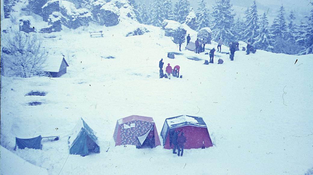 Zimní táboření v 70. letech na hradě Lichnice