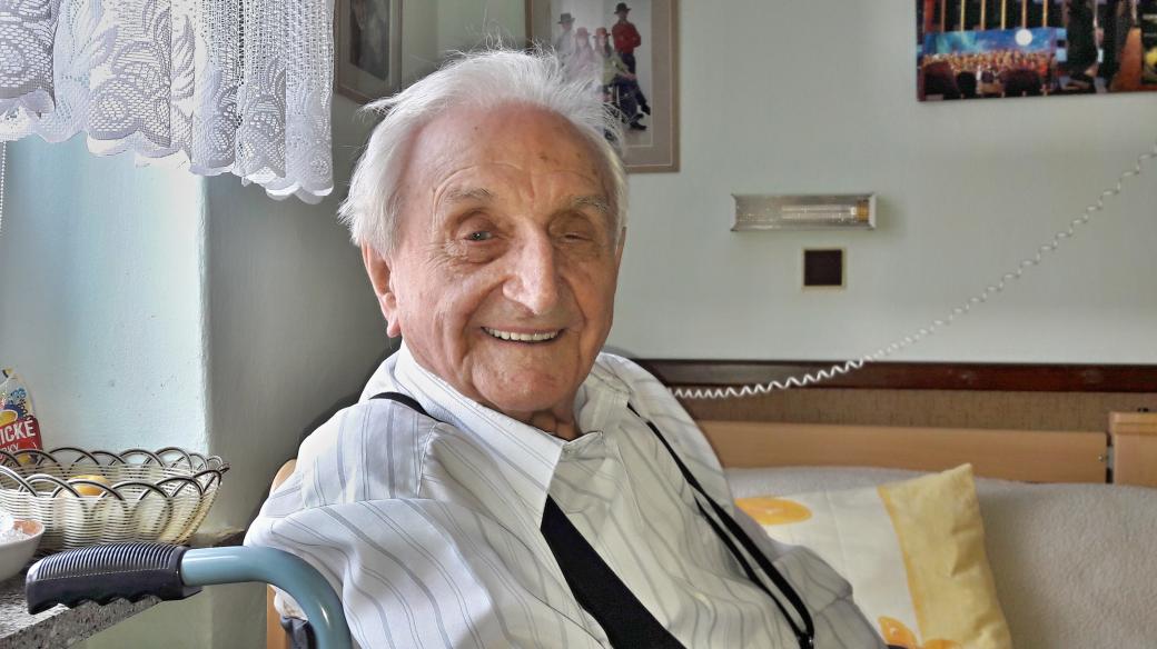 Senior a pamětník Jan Gomola oslavil 103. narozeniny