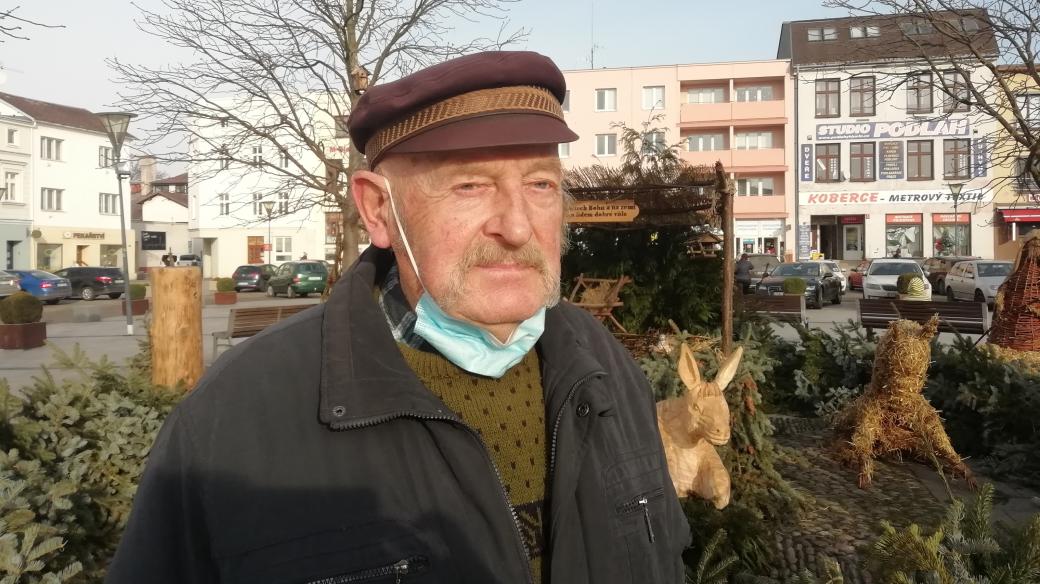 Josef Hlubek je hlučínským uznávaným patriotem a tvůrcem obřího vánočního věnce na náměstí