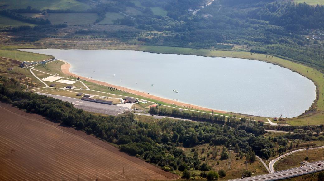 Jezero Michal u Sokolova je největším koupalištěm v Karlovarském kraji. Jezero vzniklo v roce 2004 rekultivací a revitalizací stejnojmenné dolu