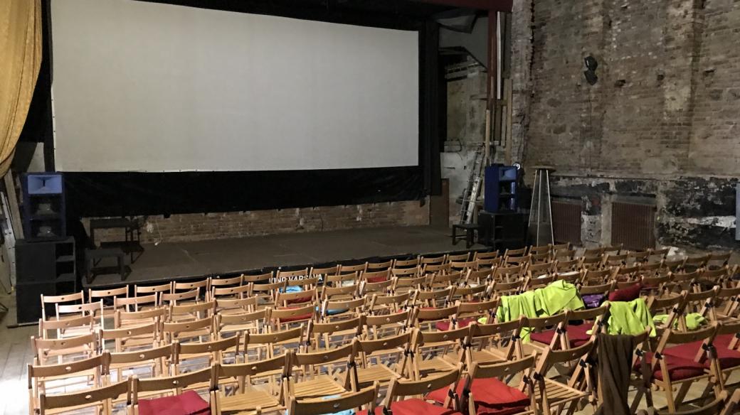 Provoz libereckého kina Varšava stojí až padesát tisíc měsíčně. I když je zavřené