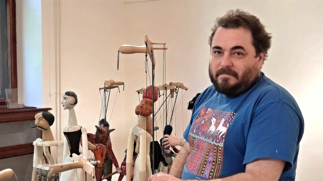 Severočeské muzeum v Liberci vystavuje loutky umělce Roberta Smolíka