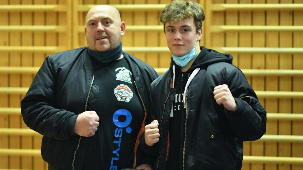 Mladý boxer Jiří Prádler s tatínkem