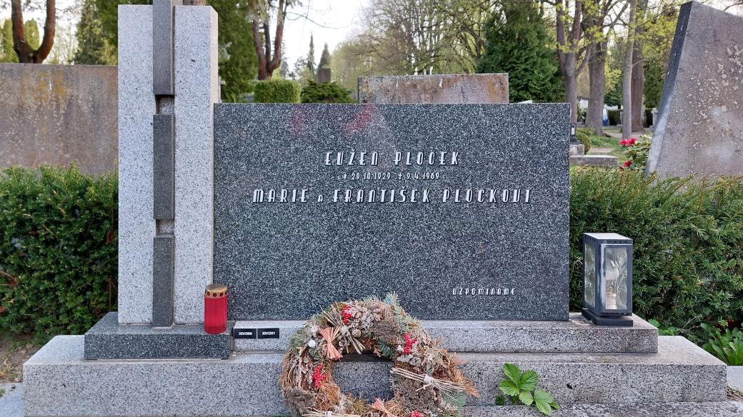 Evžen Plocek je pohřbený na jihlavském ústředním hřbitově