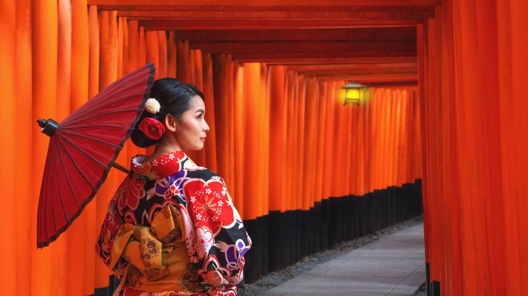 Japonka v tradičních šatech (ilustrační foto)