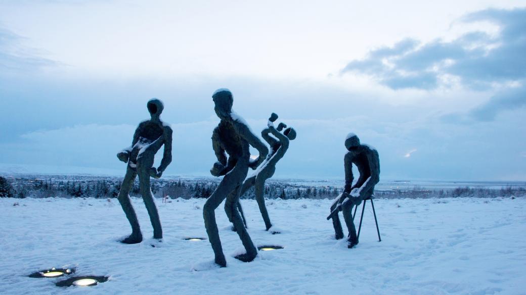 Reykjavík: skulptury před budovou Perlanu