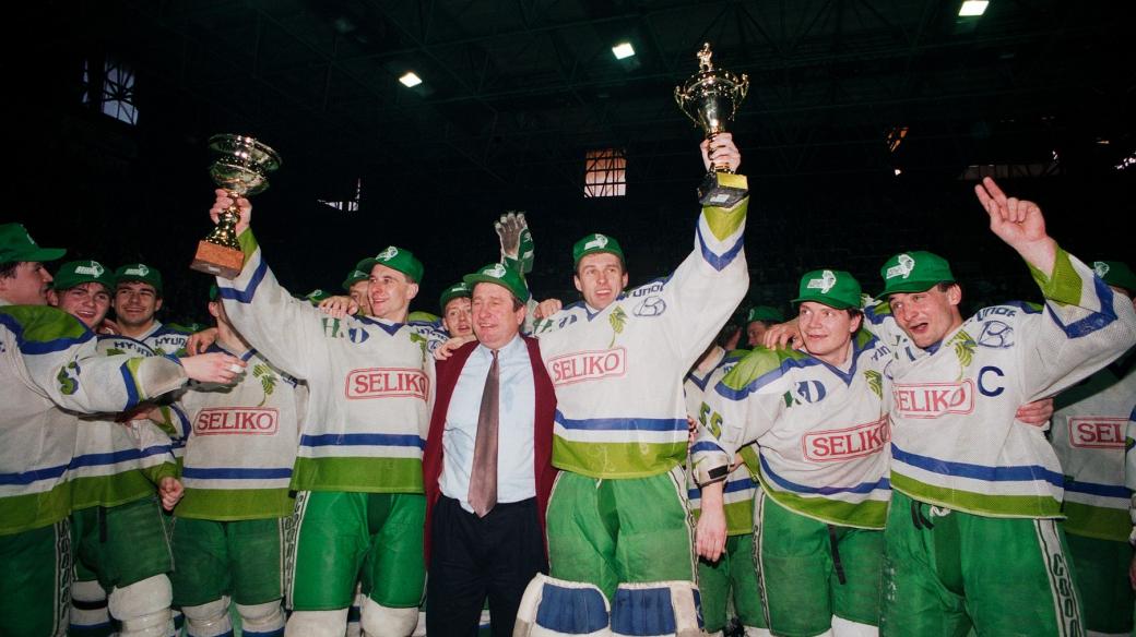 Radost hokejistů Olomouce po zisku titulu v roce 1994