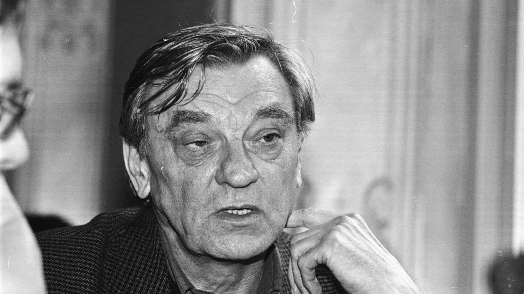 Historik Karel Bartošek