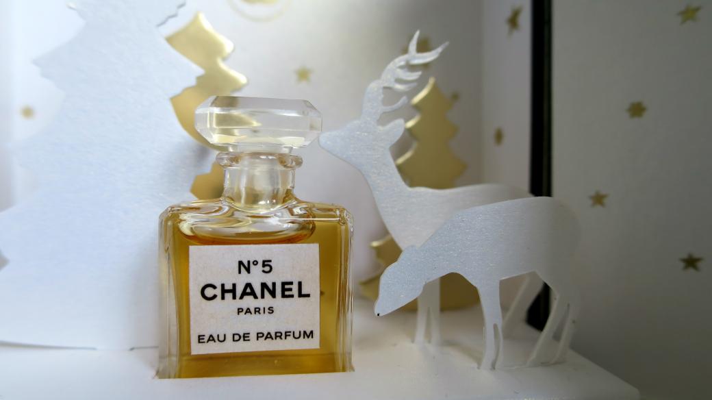 Vánoční edice parfému Chanel No 5 ve sbírce Magdaleny Papežové