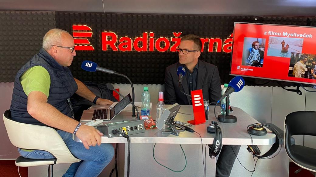 Jan Pokorný a producent Jan Macola během rozhovoru na MFF Karlovy Vary