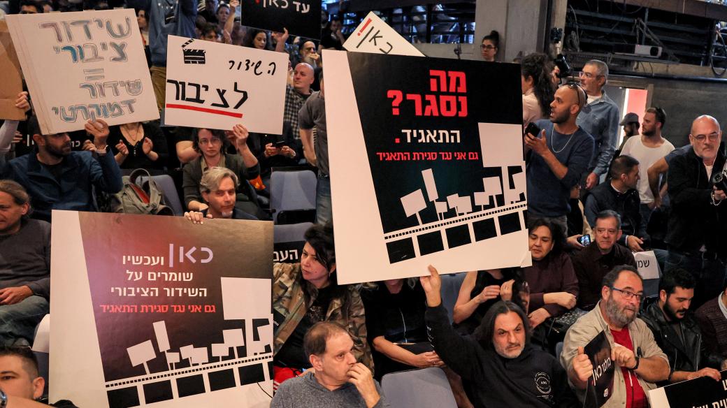 Izraelské celebrity na demonstraci proti plánům izraelské vlády na uzavření veřejnoprávního vysílání televize KAN