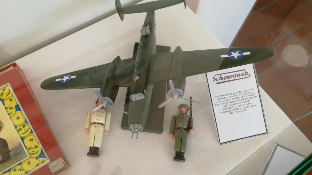 Věrný model letadla Mitchell (USA) od firmy Schowanek