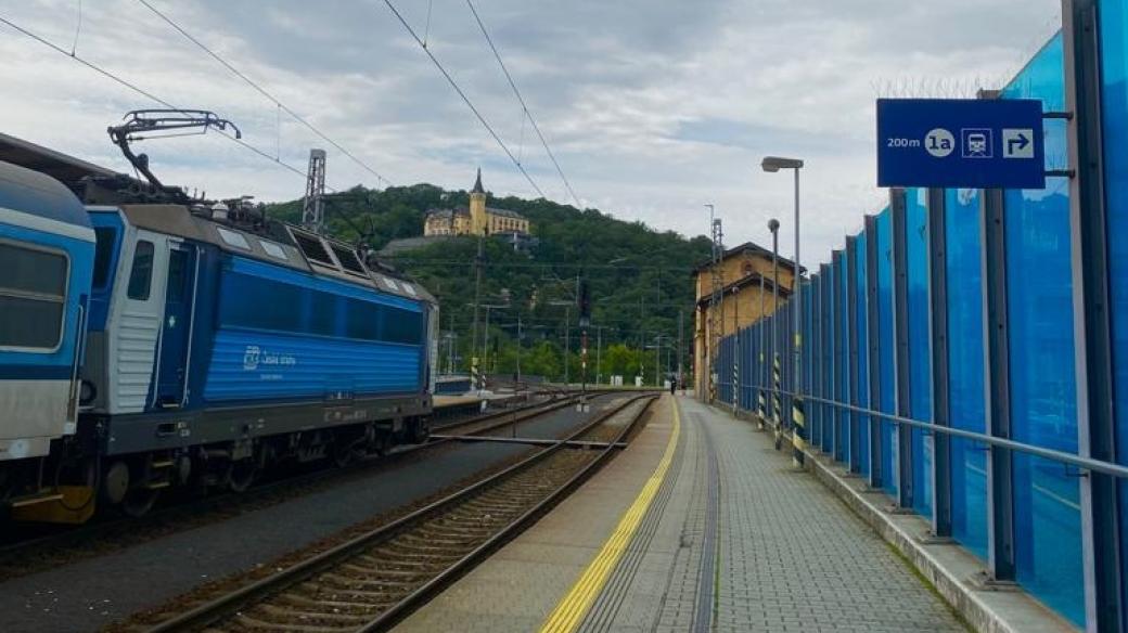 Ústí nad Labem, hlavní nádraží, vlak a Větruše