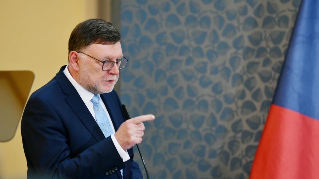 Podle ministra financí Zbyňka Stanjury by se měl schodek státního rozpočtu v příštím roce snížit o 94,1 miliardy korun