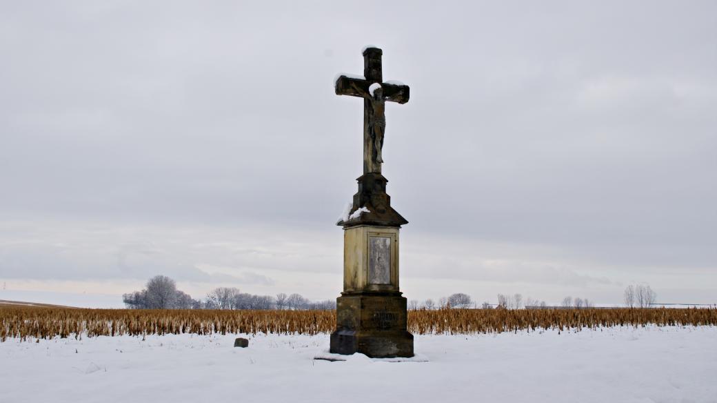 Kříž rodiny Polívkovy při cestě do Velkého Týnce