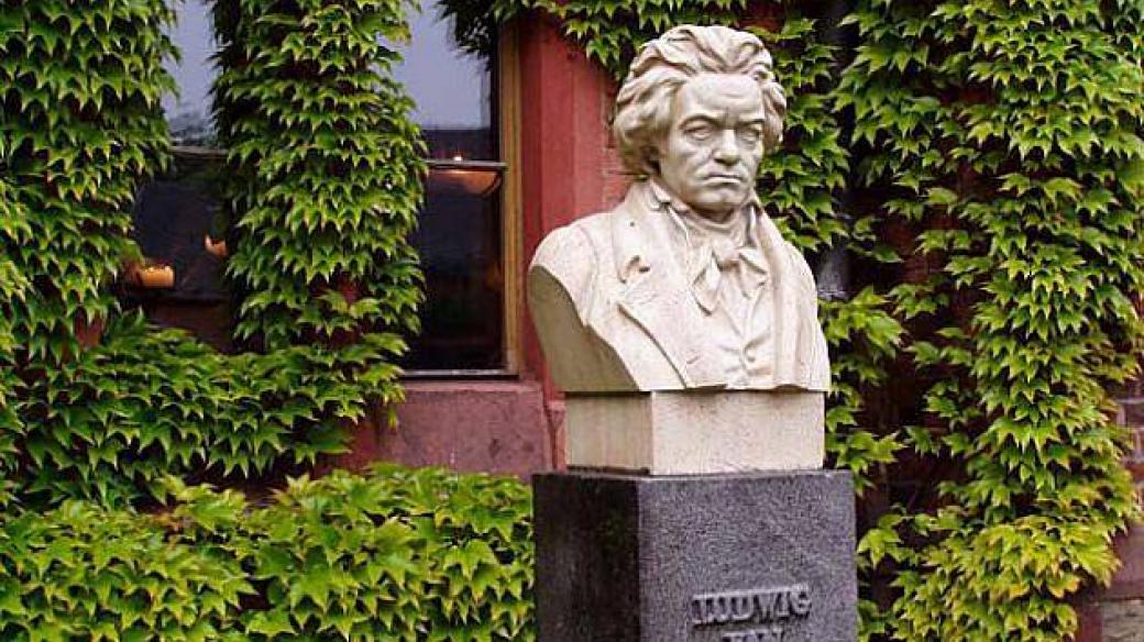 Beethovenova busta v Hradci u Opavy