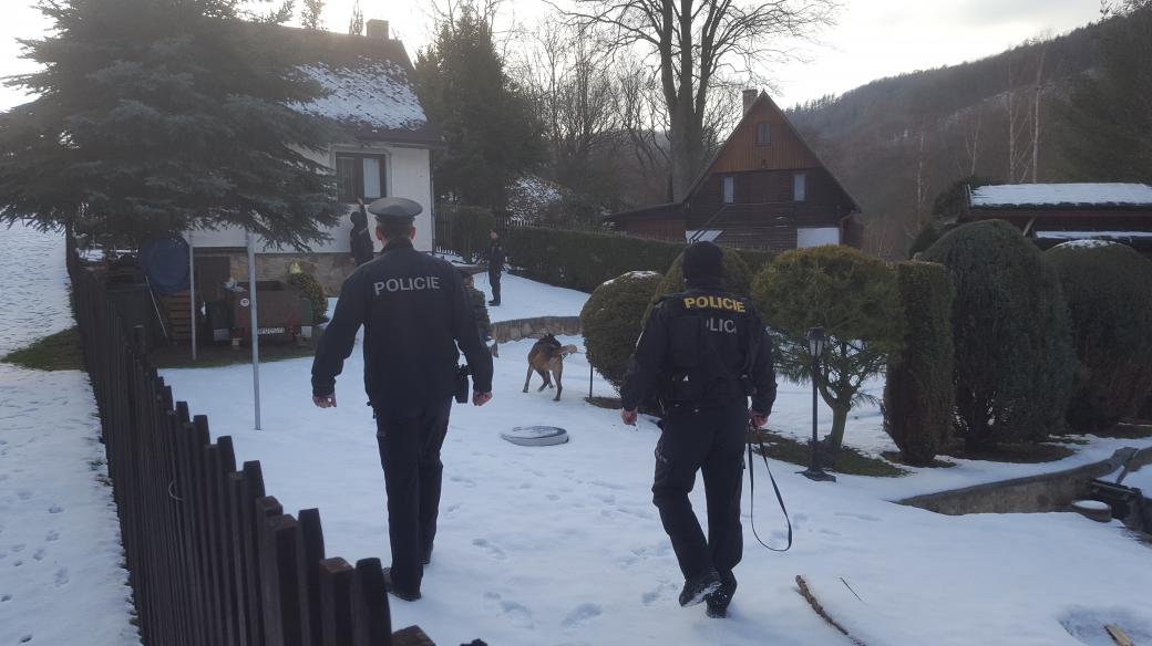 Policisté v Ústeckém kraji v zimě pravidelně kontrolují chatky