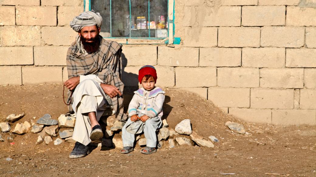 bláto, sedící, otec, dítě, dcera, Afghánistán